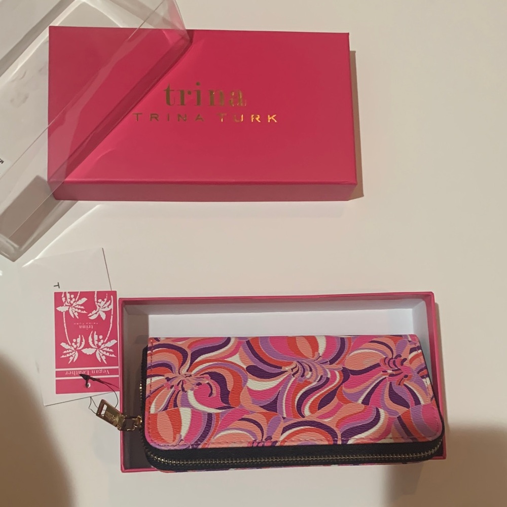 NWT Trina Turk Vibrant Pink and Purple Wallet - Picture 5 of 5
